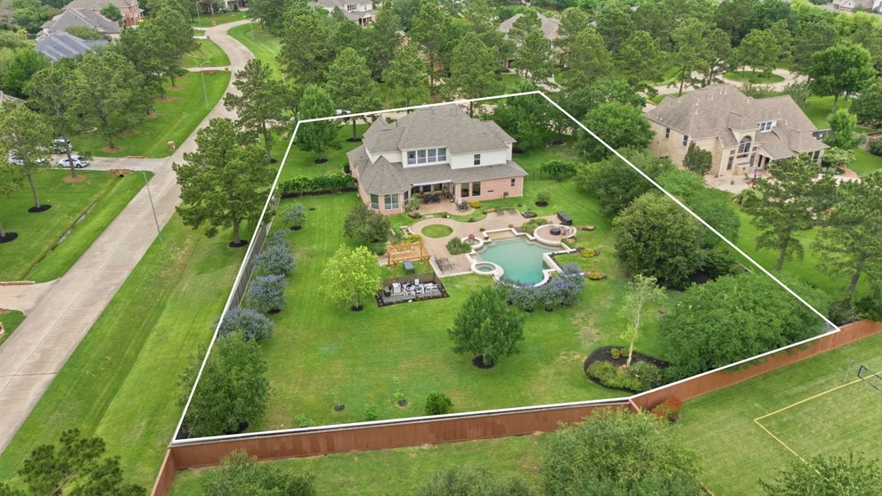 Unit for sale at 15 White Meadow Court, Spring, TX 77379