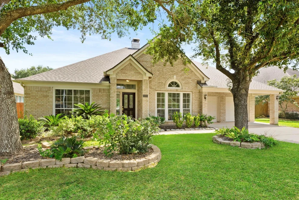 Unit for sale at 406 Bridge Crest Boulevard, Houston, TX 77082