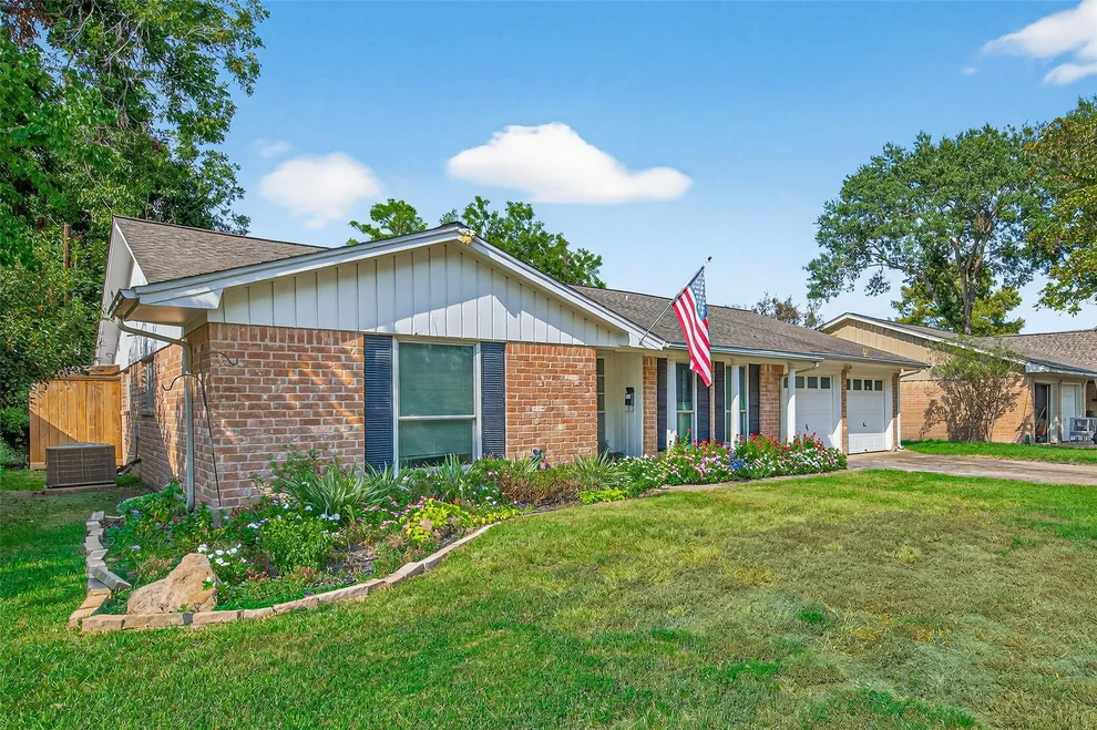 Unit for sale at 6926 Pine Grove Drive, Houston, TX 77092