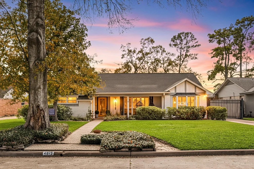 Unit for sale at 4819 Chantilly Lane, Houston, TX 77092