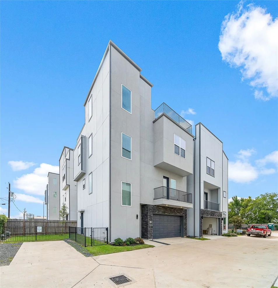 Unit for sale at 8411 Hempstead Road, Houston, TX 77008