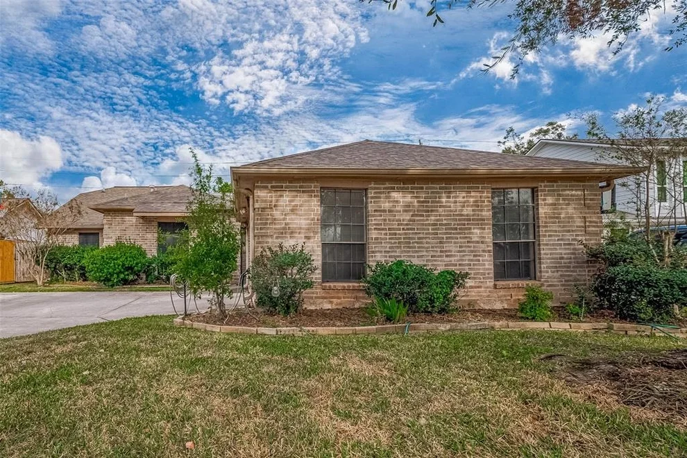 Unit for sale at 3227 Mesquite Drive, Sugar Land, TX 77479
