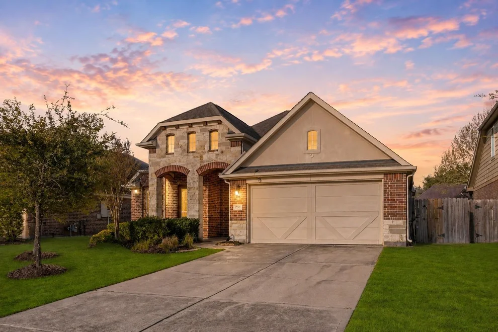 Unit for sale at 17831 Bella Ava Drive, Tomball, TX 77377