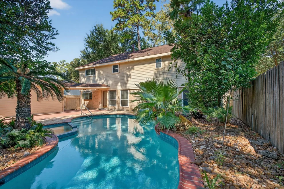 Unit for sale at 3810 Glenwood Springs Dr, Kingwood, TX 77345