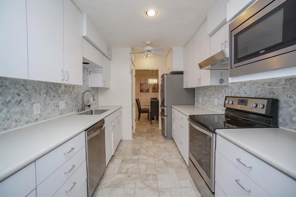 Unit for sale at 381 N Post Oak Lane, Houston, TX 77024
