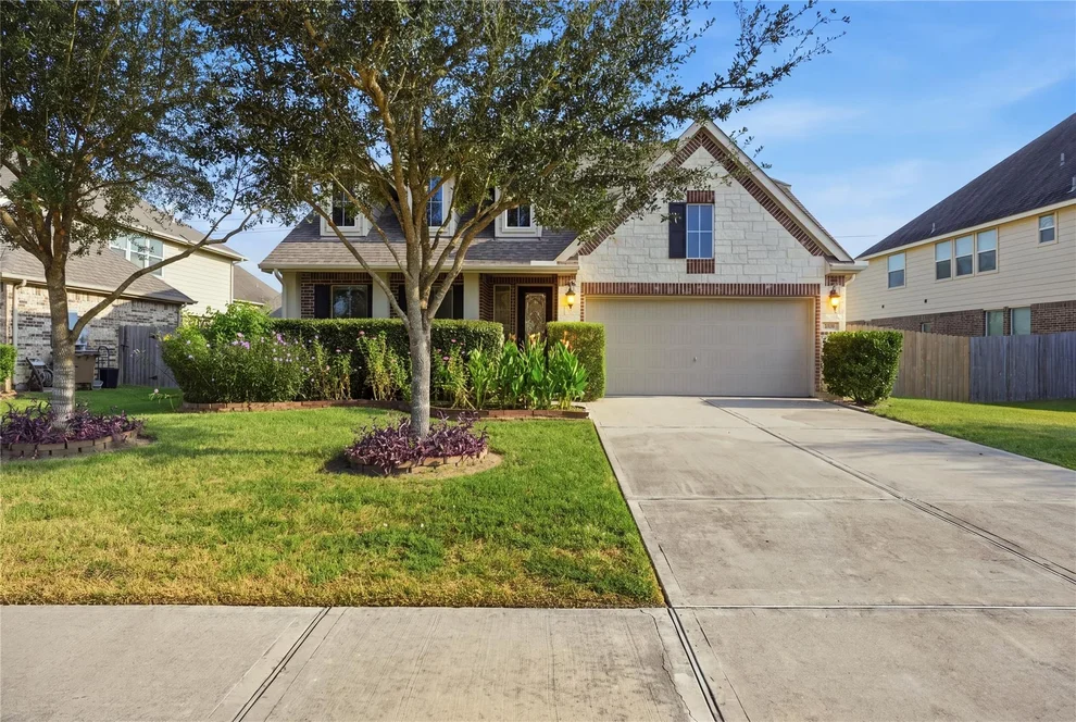 Unit for sale at 1717 Oakdale Mist Drive, Dickinson, TX 77539