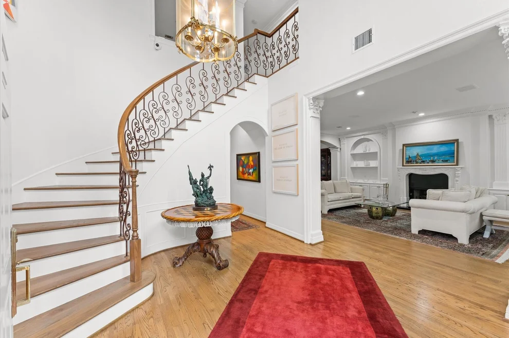 Unit for sale at 2222 Nantucket Drive, Houston, TX 77057