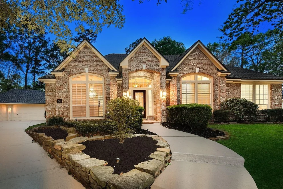 Unit for sale at 99 N Summer Cloud Drive, The Woodlands, TX 77381