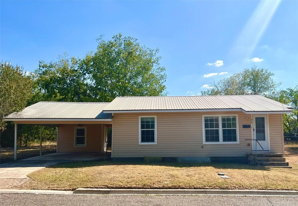 Unit for sale at 312 E Jones Street, Luling, TX 78648