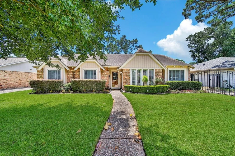 Unit for sale at 1115 Thornton Road, Houston, TX 77018