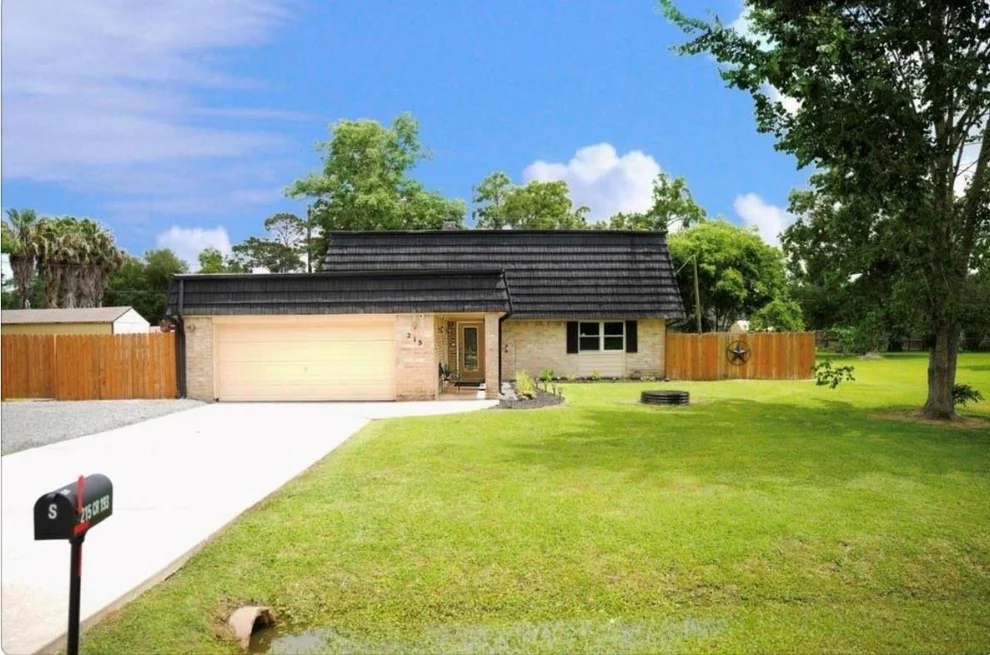 Unit for sale at 215 County Road 193, Alvin, TX 77511