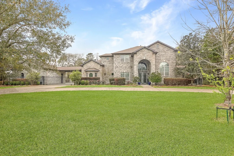 Unit for sale at 27403 W Balsam Fir Circle, Spring, TX 77386
