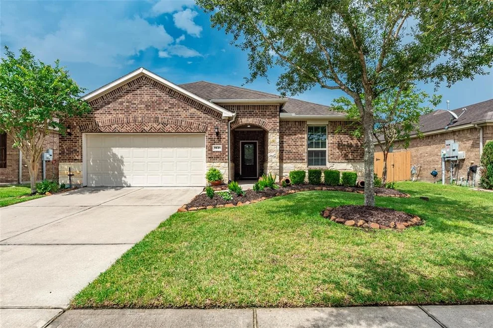 Unit for sale at 1531 Tuscan Village Drive, League City, TX 77573