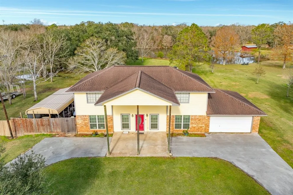Unit for sale at 146 Lakewood Drive, Angleton, TX 77515