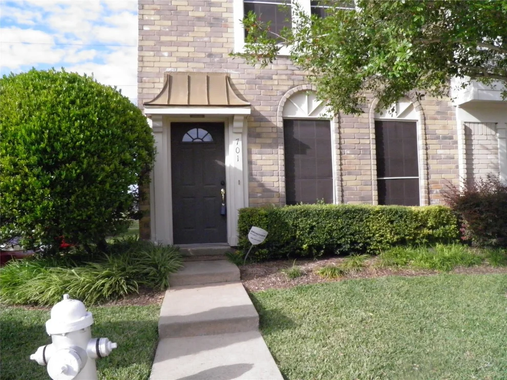 Unit for sale at 2910 Grants Lake Boulevard, Sugar Land, TX 77479