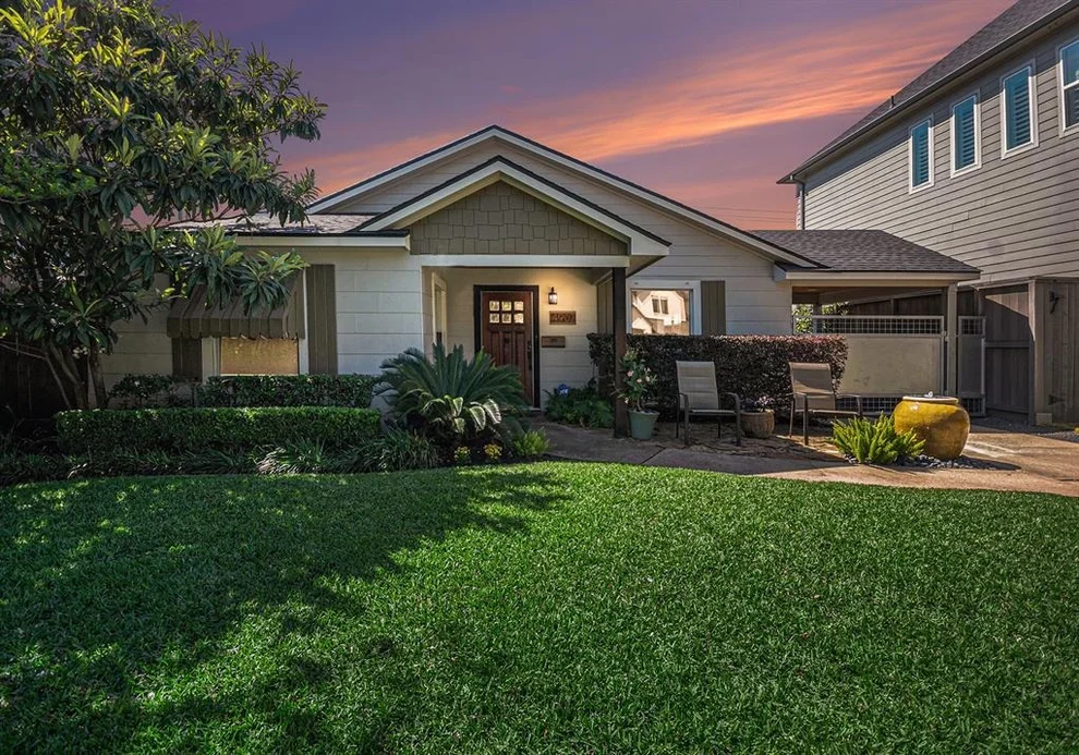 Unit for sale at 4907 Chestnut Street, Bellaire, TX 77401