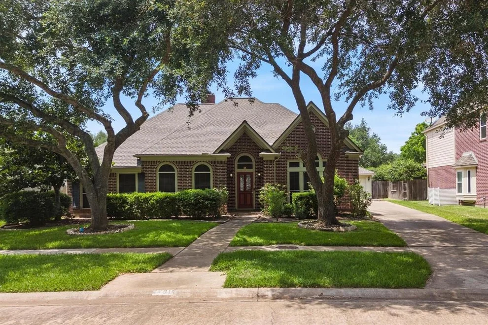 Unit for sale at 4910 Glen Hollow Street, Sugar Land, TX 77479