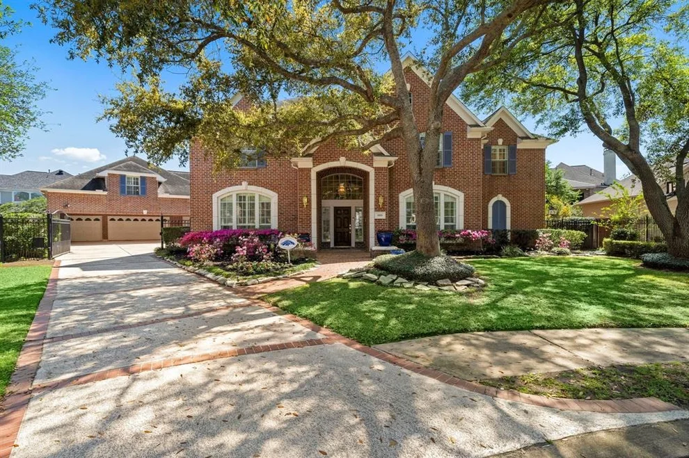 Unit for sale at 5203 Cedar Bend Creek, Houston, TX 77041