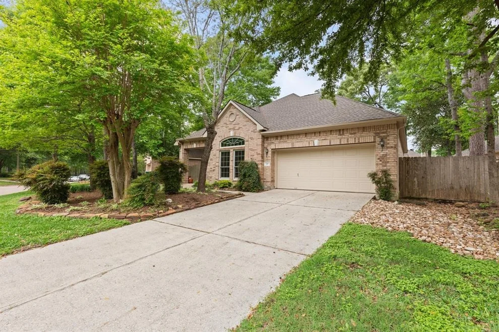 Unit for sale at 23 E Northcastle Circle, Conroe, TX 77384