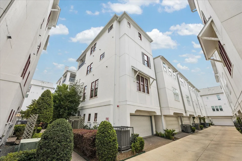 Unit for sale at 238 E 28th Street, Houston, TX 77008
