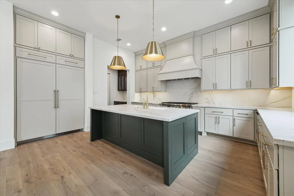 Unit for sale at 25 Wentworth Gate Path, Houston, TX 77027