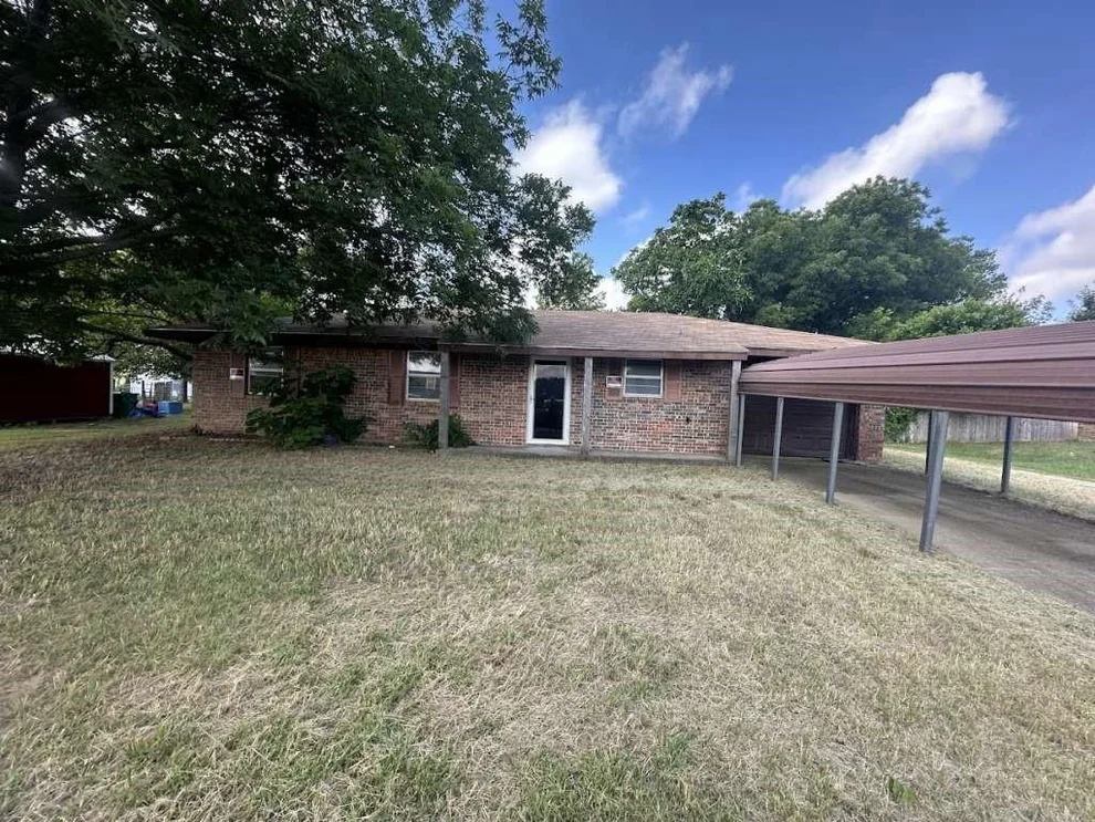 Unit for sale at 1504 Martha Street, Bowie, TX 76230