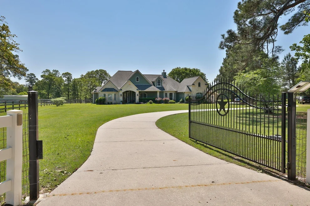 Unit for sale at 34465 Old Hempstead Road, Magnolia, TX 77355
