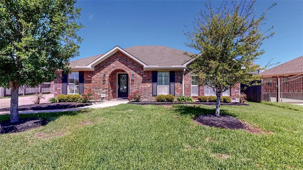 Unit for sale at 2004 Montezuma Lane, League City, TX 77573
