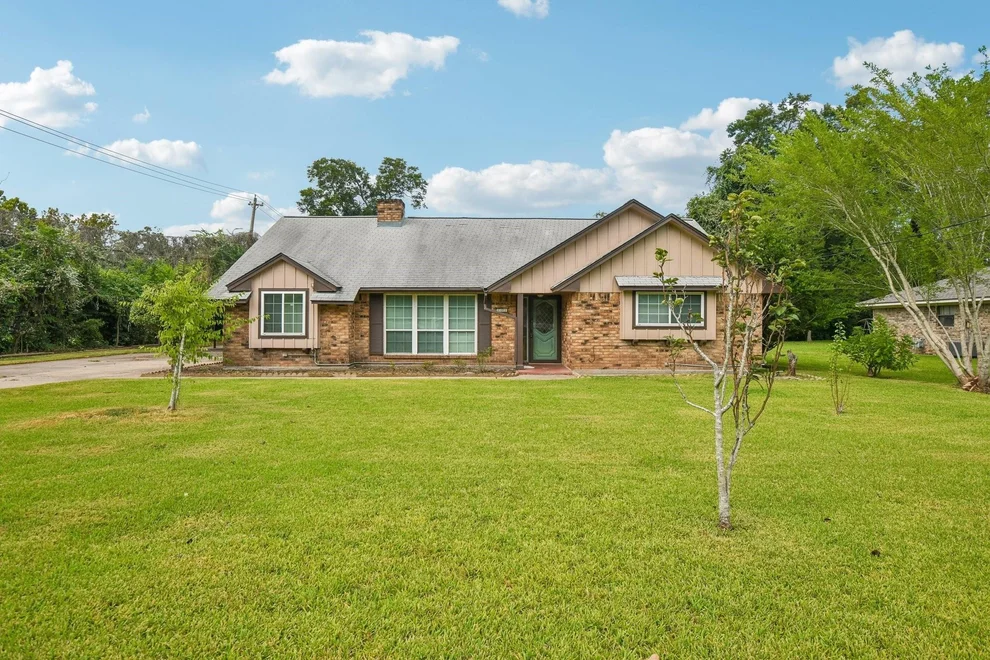 Unit for sale at 401 Southern Oaks Drive, Lake Jackson, TX 77566
