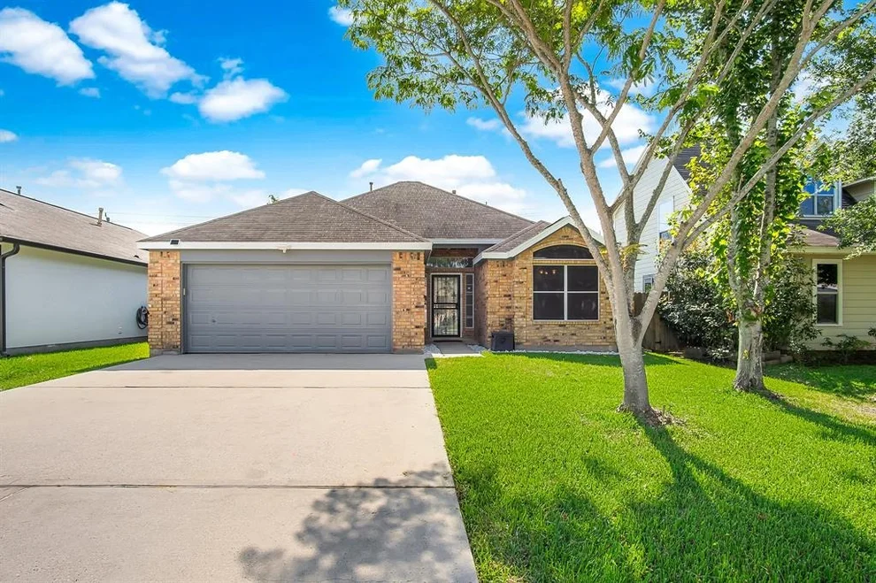Unit for sale at 829 S 1st Street, La Porte, TX 77571