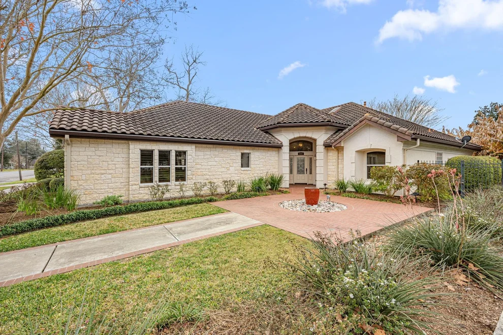 Unit for sale at 1220 Travis Street, Columbus, TX 78934