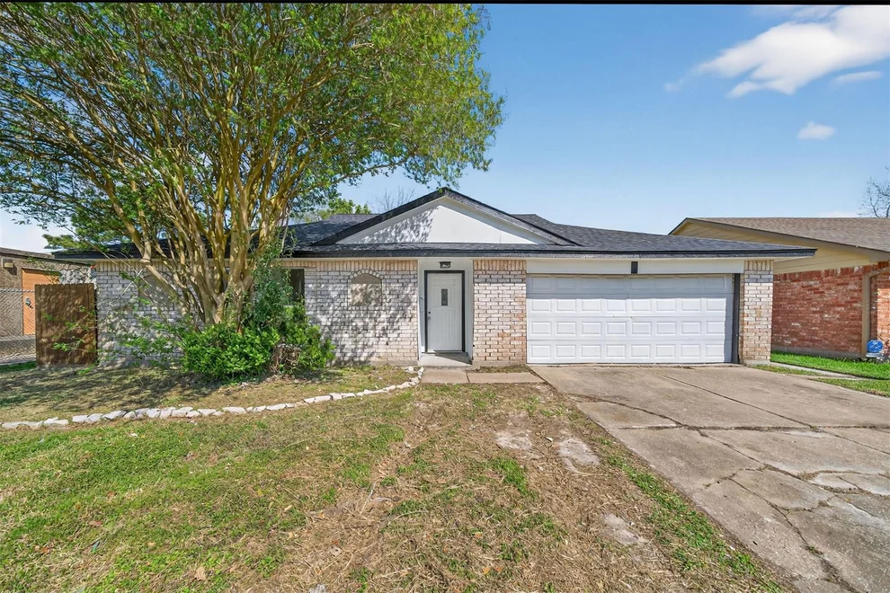 Unit for sale at 3111 Scotch Moss Lane, La Porte, TX 77571