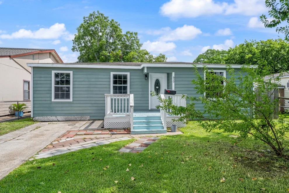 Unit for sale at 820 12th Avenue N, Texas City, TX 77590