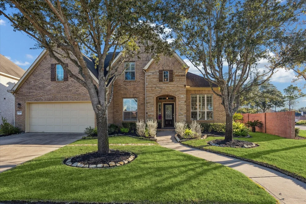 Unit for sale at 11916 Shady Sands Place, Pearland, TX 77584