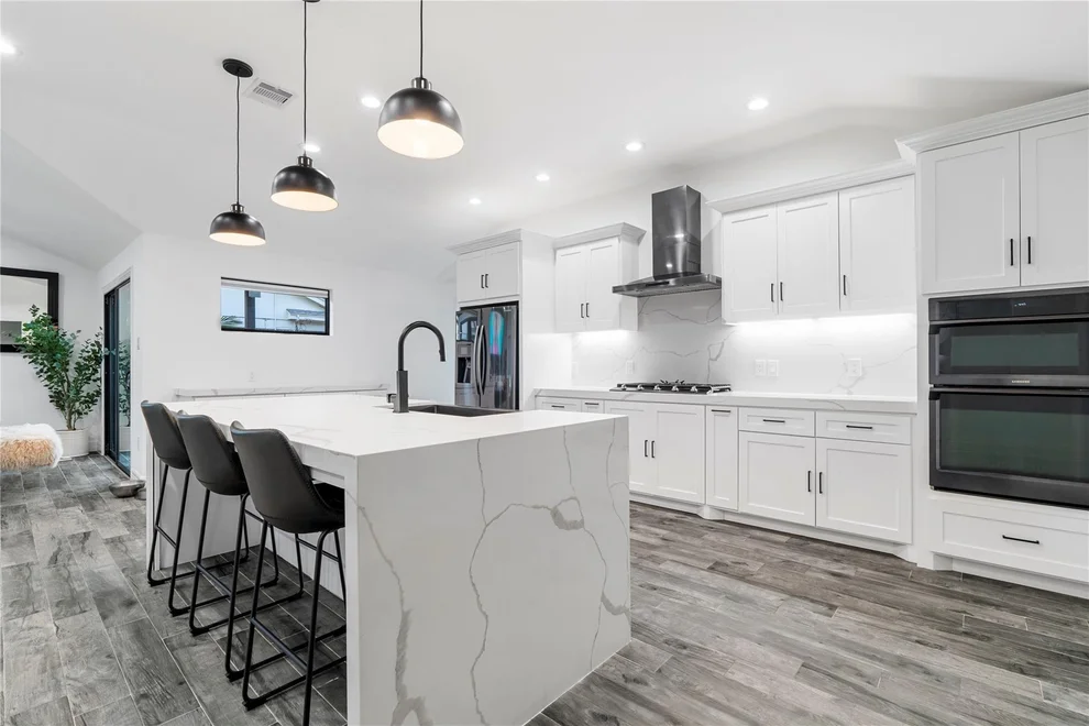 Unit for sale at 5202 Beechnut Street, Houston, TX 77096