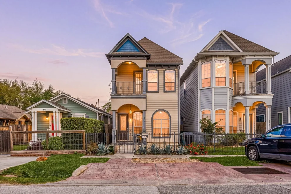 Unit for sale at 843 W 21st Street, Houston, TX 77008