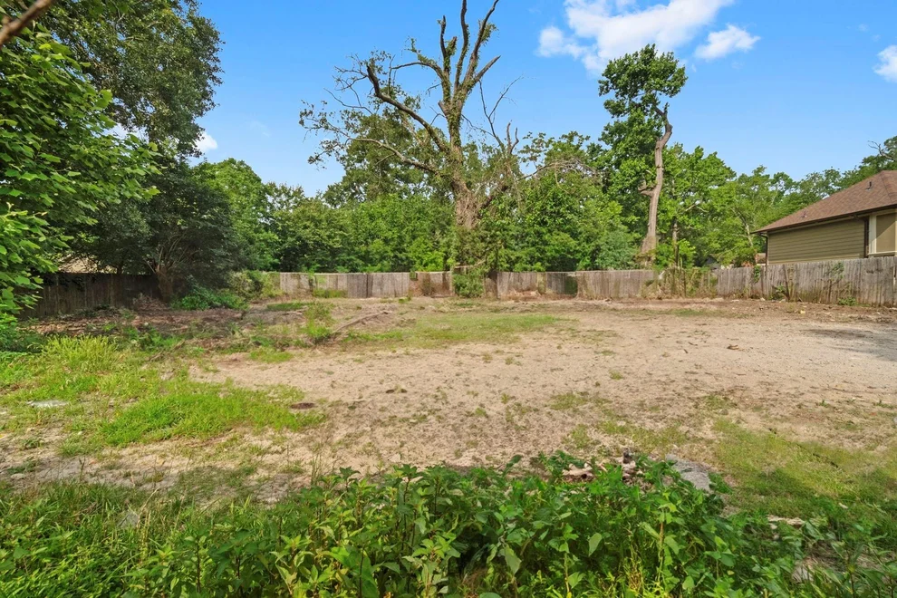Unit for sale at 1615 Gilmore Street, Conroe, TX 77301