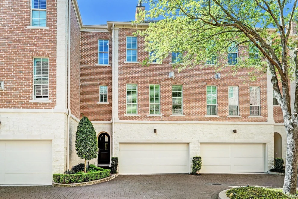 Unit for sale at 2130 Briarglen Drive, Houston, TX 77027