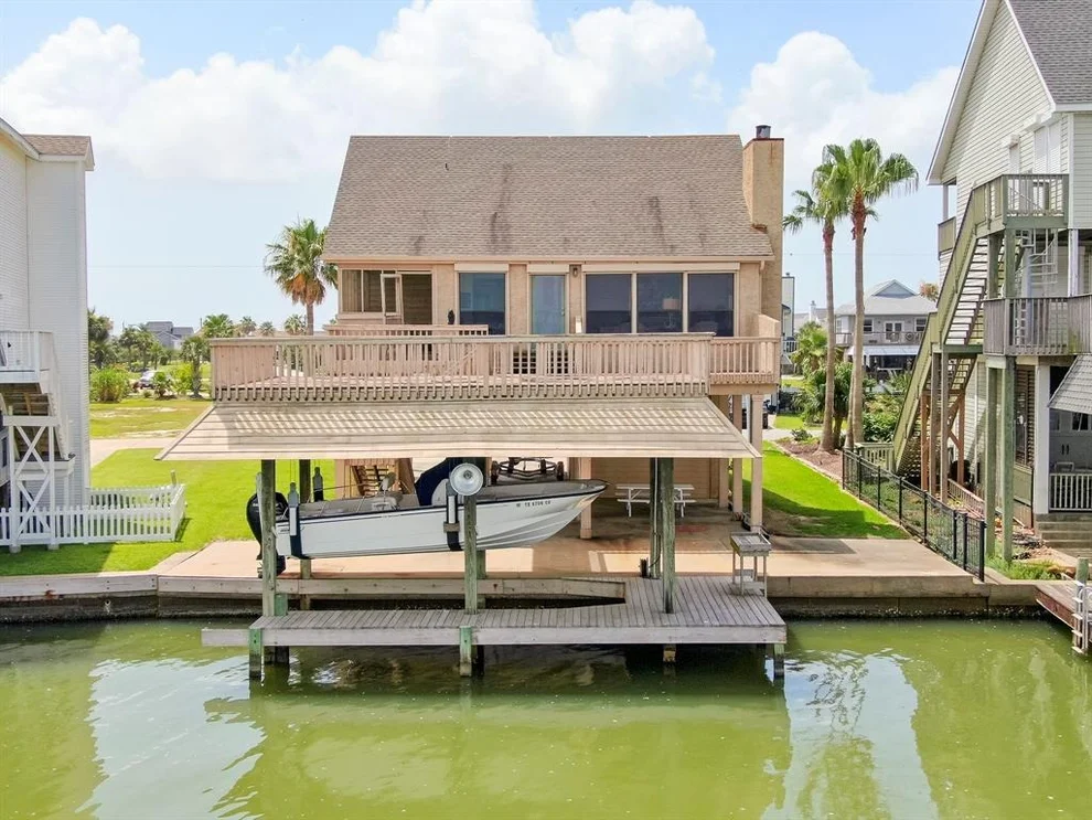 Unit for sale at 271 Isles End Road, Tiki Island, TX 77554