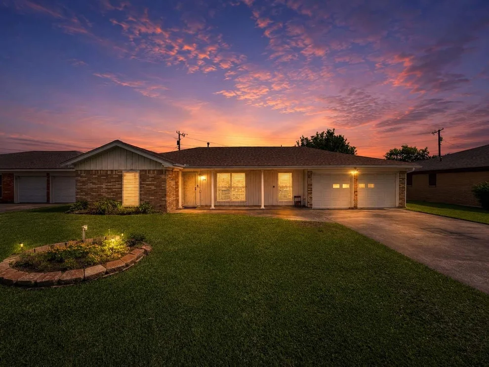Unit for sale at 2514 16th Avenue N, Texas City, TX 77590