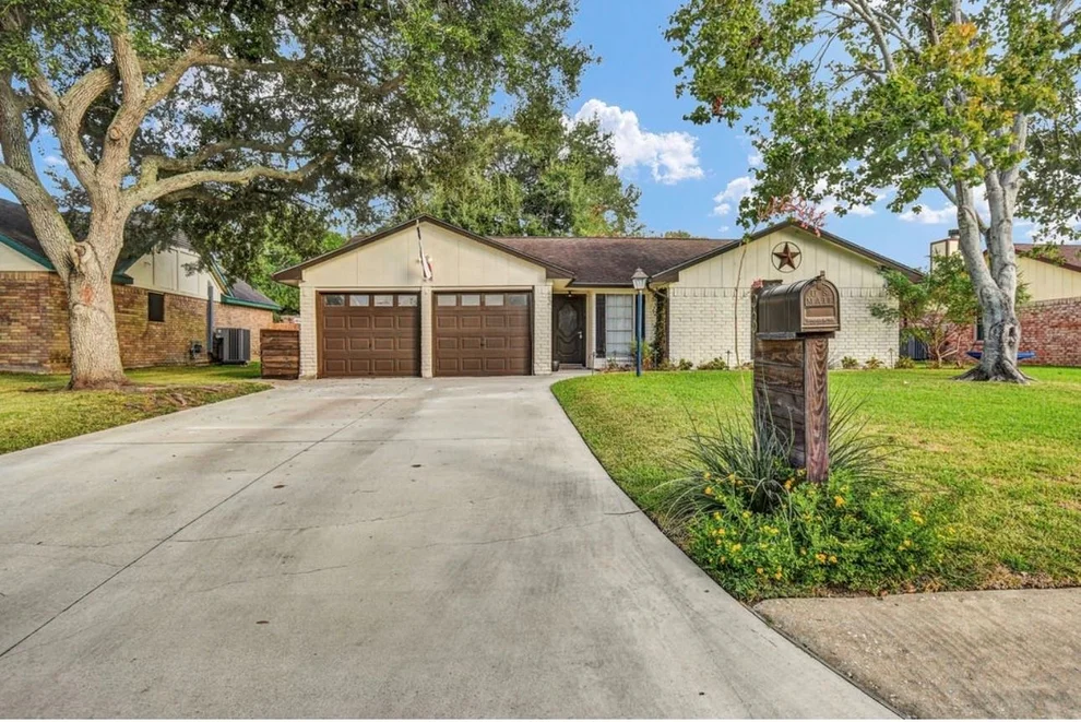 Unit for sale at 53 Blue Bell Court, Lake Jackson, TX 77566