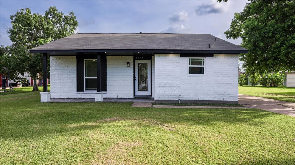 Unit for sale at 1413 N Avenue R, Freeport, TX 77541