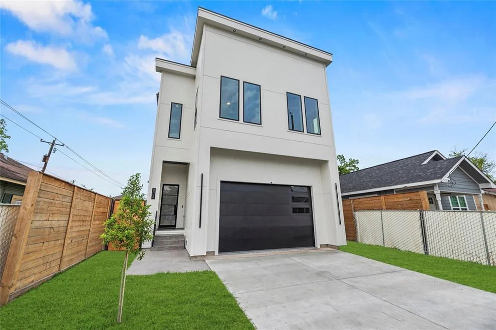 Unit for sale at 803 E 32nd Street, Houston, TX 77022