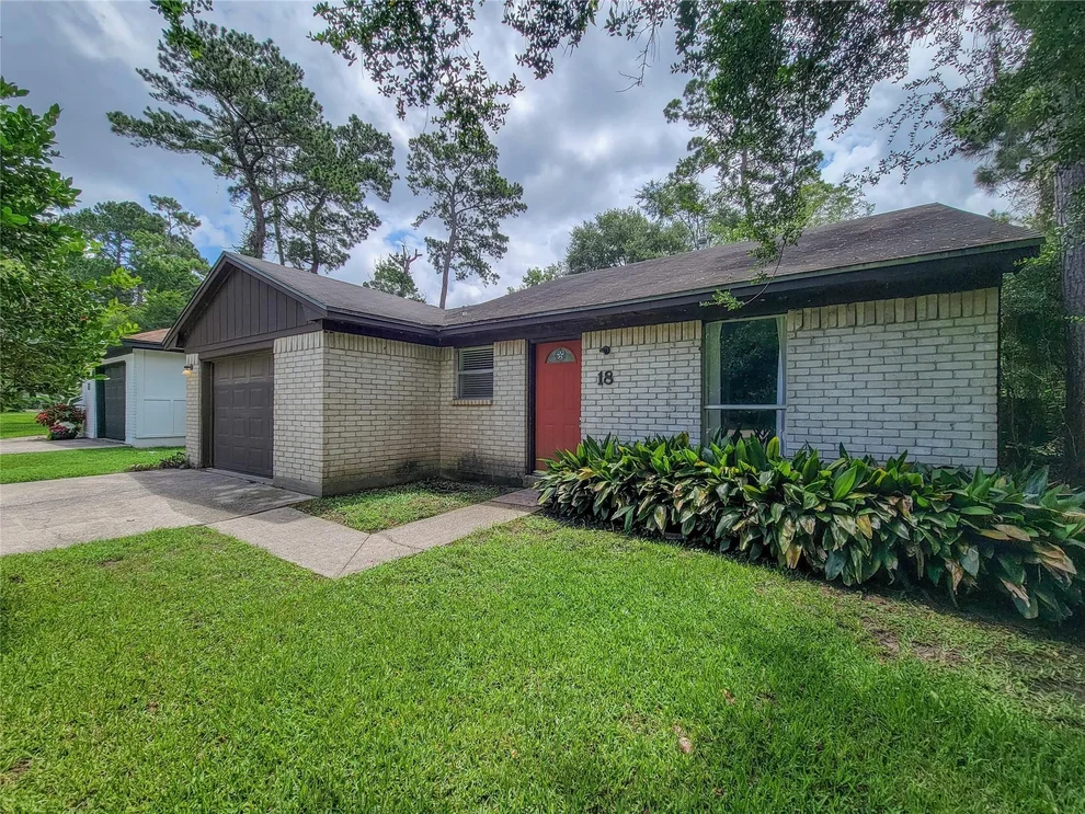 Unit for sale at 18 N Wavy Oak Circle, The Woodlands, TX 77381