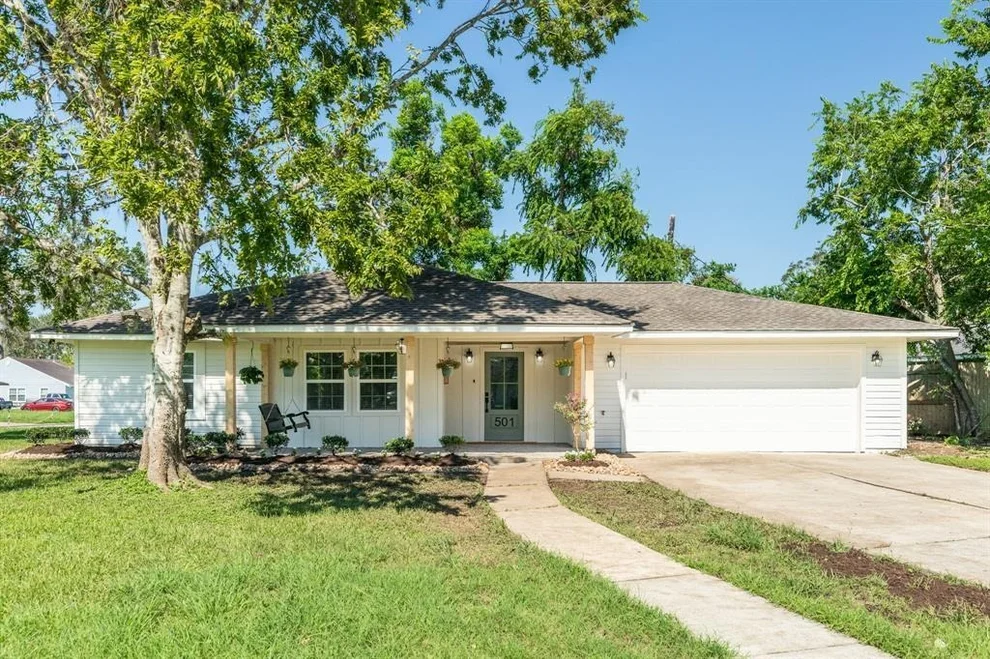Unit for sale at 501 Elm Street, Lake Jackson, TX 77566