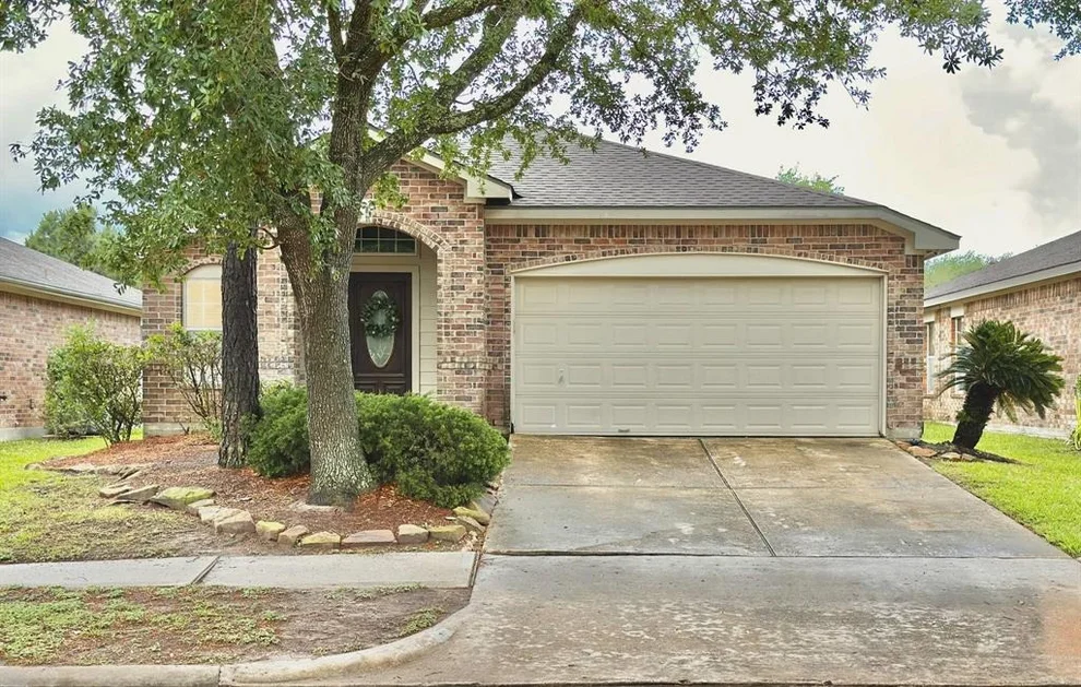 Unit for sale at 15623 Ashbournne Springs Lane, Houston, TX 77095
