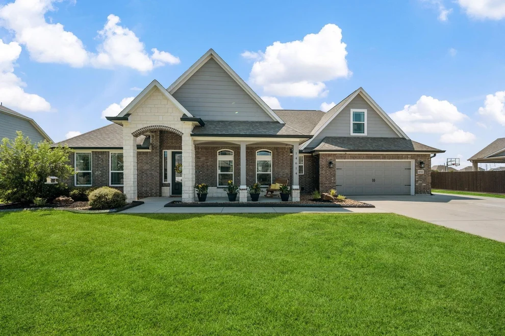 Unit for sale at 14614 Saratoga Lane, Mont Belvieu, TX 77523