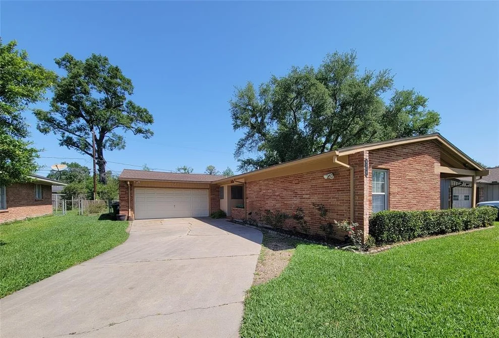 Unit for sale at 6218 Lindyann Lane, Houston, TX 77008