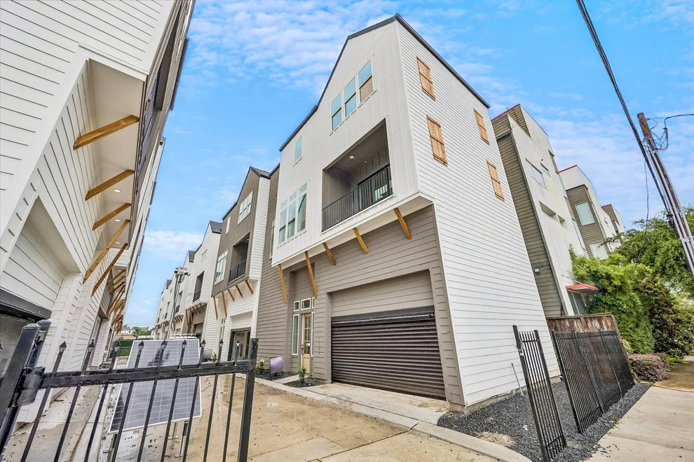 Unit for sale at 1185 W 19th Street, Houston, TX 77008