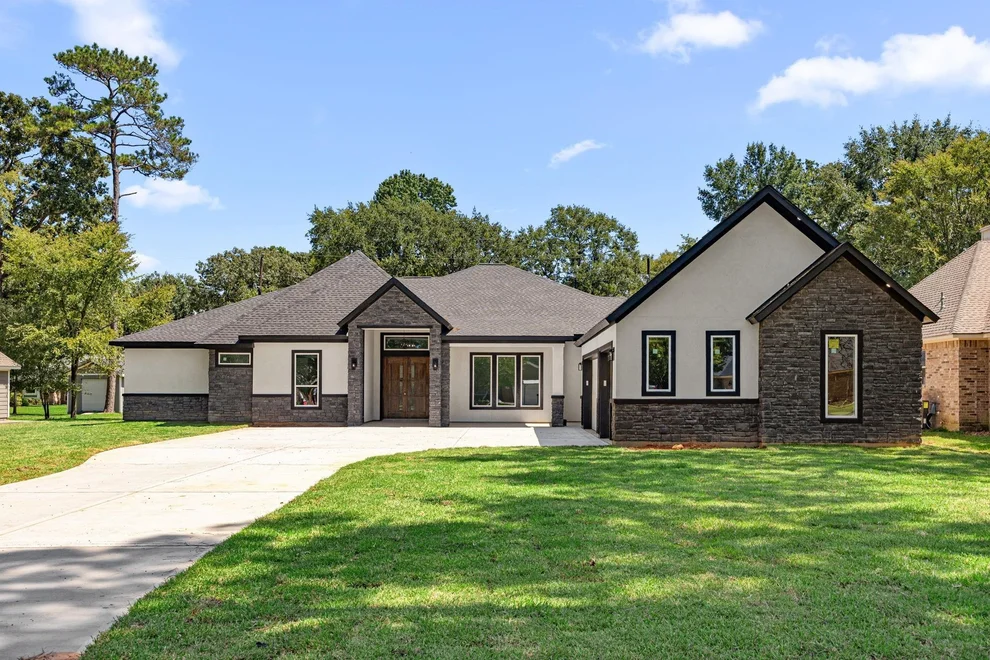 Unit for sale at 418 Garrett Dr, Magnolia, TX 77354
